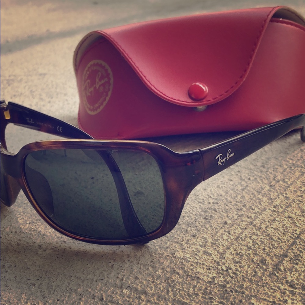 Ray-Ban - Tortuous Sunglass w/ Original Case